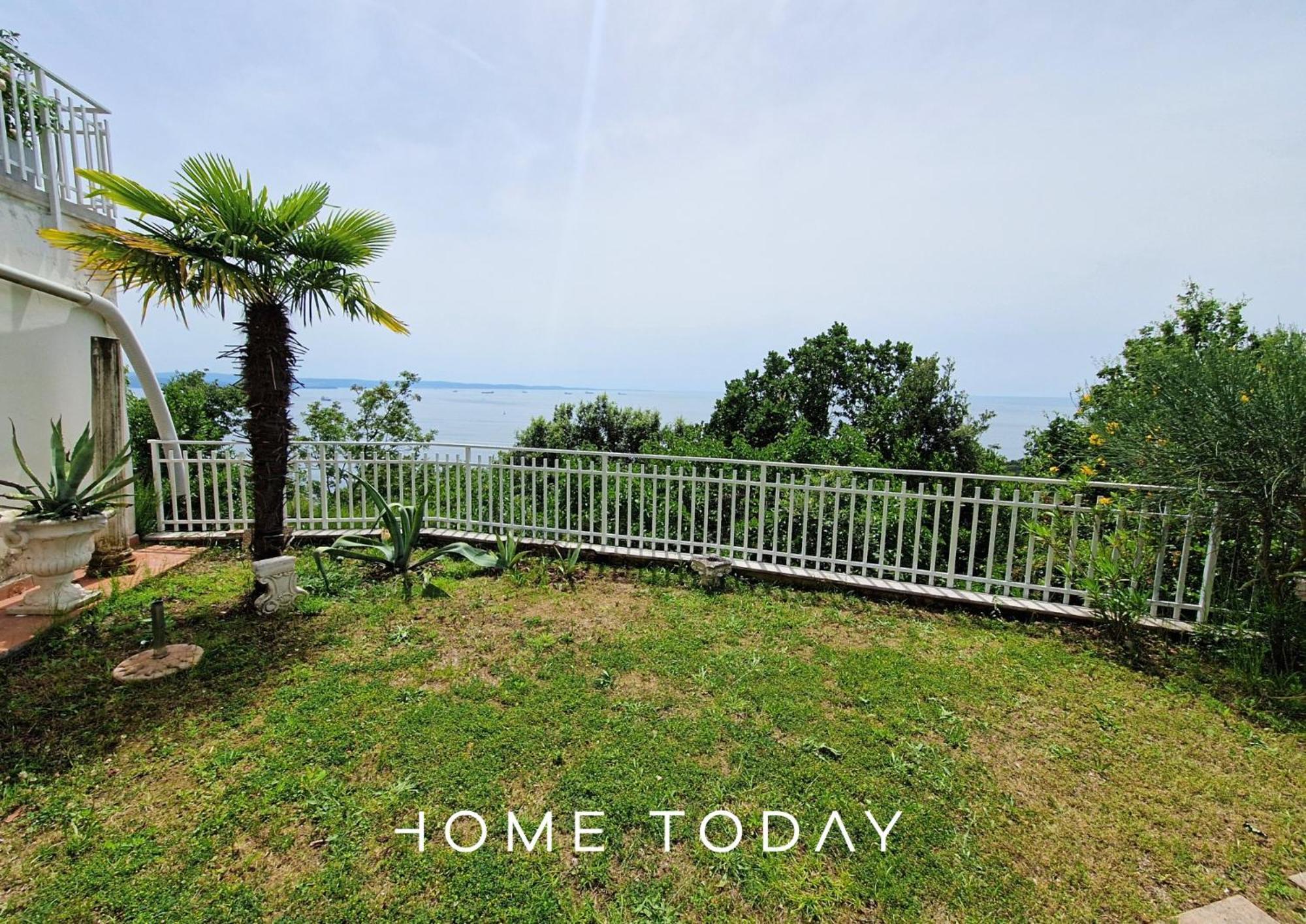 格里尼亚诺Ht - Loft Al Castello Di Miramare Con Vista公寓 外观 照片